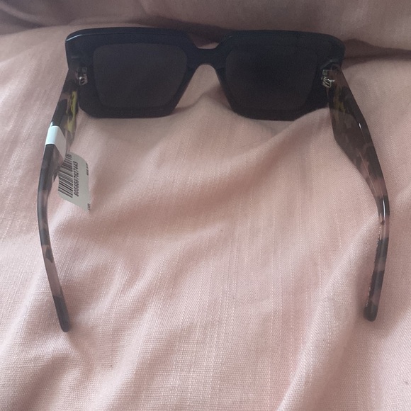 Brand new authentic Prada sunglasses - Picture 5 of 5